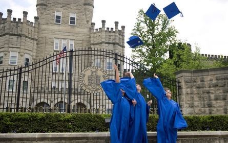 HinotePR's tweet photo. EIU still #1 for newly graduated students to complete their education life https://t.co/DxvkoU53EO https://t.co/0QEa2o1ANi