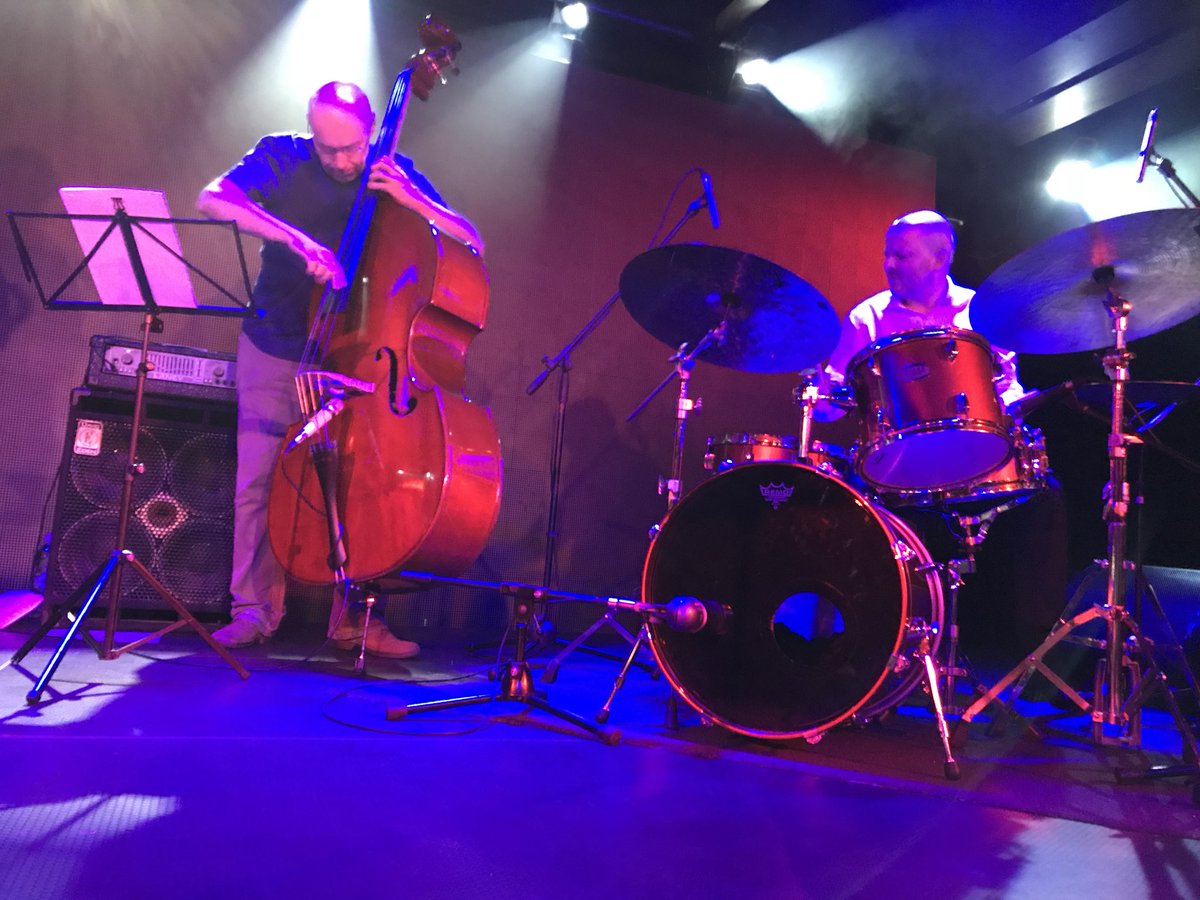 PLISofia's tweet photo. Koncert jazzmanów z #V4 w #SofiaLiveClub. Z #PL Kuba Stankiewicz #piano. Mnóstwo ludzi i wspaniała atmosfera! https://t.co/rFrlhXG7se