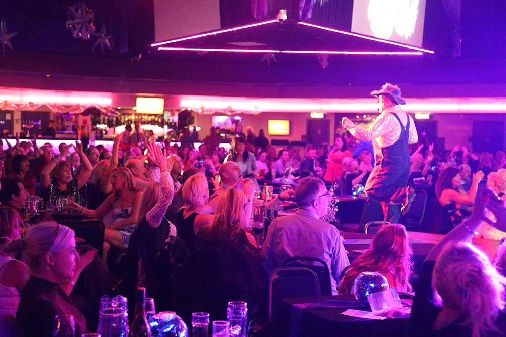 Only 8 days to go until our glamorous and spectacular showgirls join the hilarious Leye D Johns for a special SHOWTIME AFTERNOON! 

Not only will we have a fabulous show all afternoon, but we will also have a delicious 2 course lunch and cash bingo! 

bit.ly/2sJLQuG