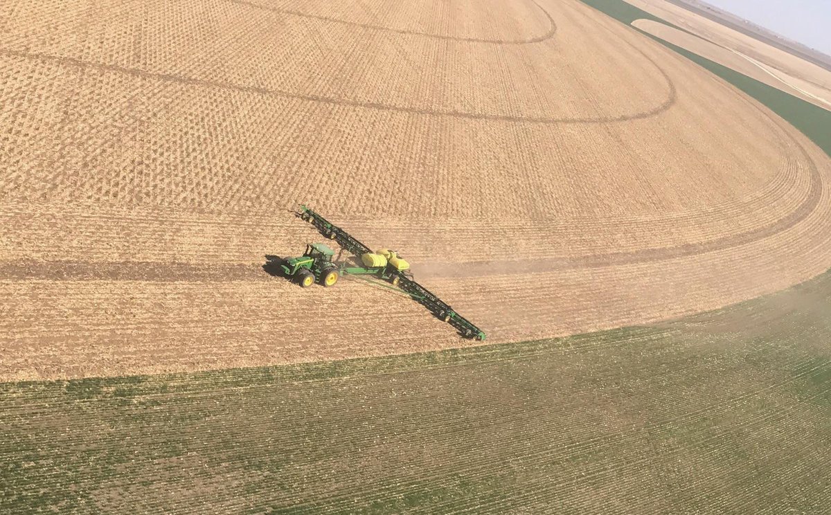 batregellas's tweet image. Obligation first day of #plant18 photo spray pilot was nice enough to help me out #Corn #txag #deere #pioneer #DB