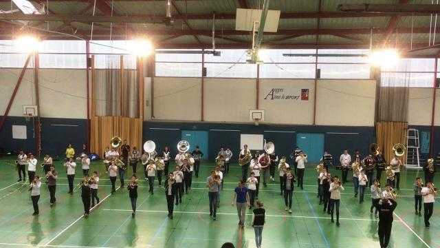 ISAGRAM49's tweet photo. #CultureAngers + #SportAngers
= @LaDalleAngevOFF a le bon tempo 🎼🎶🎵🎷📯🎺. Super initiative d'@EricGrelier
Angers. Le « marching band » Plantagenêt veut mettre le feu au stade Kopa https://t.co/ffjNM8UCrX https://t.co/A8sLnsA1kL