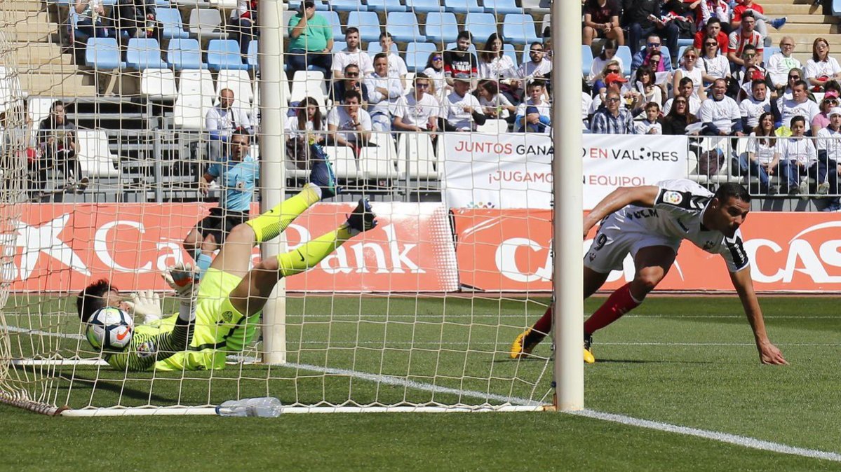 El fútbol desde la grada. 'No chutes que me da risa' - La columna semanal de <a href="/JandroAsensio/">Alejandro Asensio</a> masalmeria.com/el-futbol-desd…