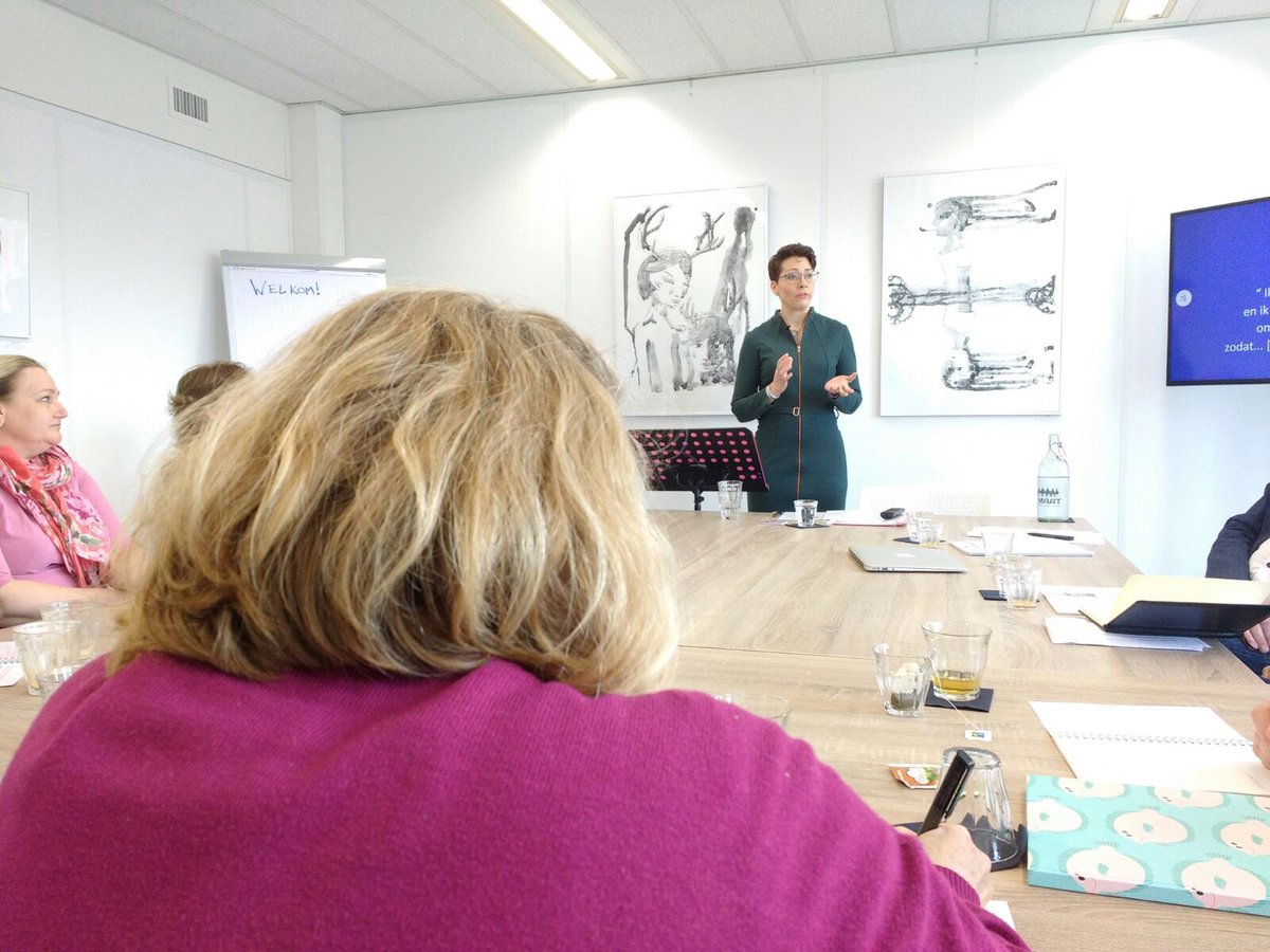 LindaMiriam's tweet photo. Mooie #PakdePers-dag georganiseerd en zeer gedreven ondernemers gecoacht op hun zichtbaarheid en naamsbekendheid. #IjustLOVEmyjob #freepublicity https://t.co/r5gjGDpRSp