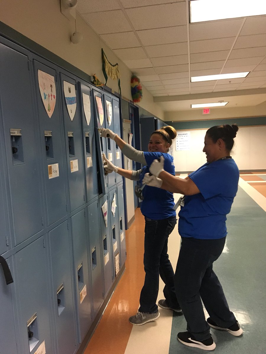 hshaw2011's tweet photo. Thankful for all thes ladies do!#curtises #whywisd https://t.co/YUsN9LdXUv