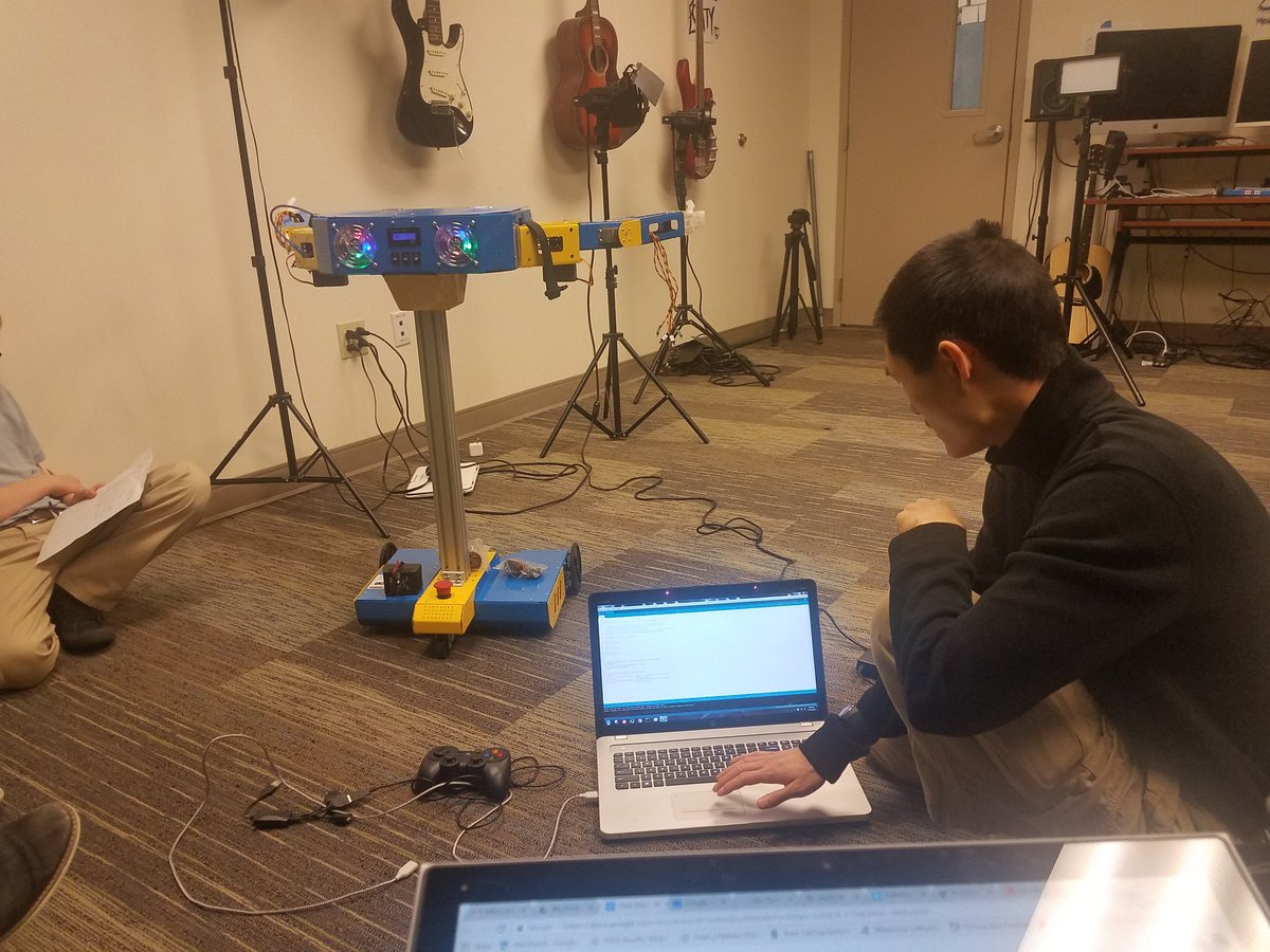 MrsGolomb's tweet photo. Welcome B.O.B. to @PropelSchools BHMS @DigitalPromise @verizon #VILS Tech Team @PLTWorg learning to #code their new school #Robot @ChoitekUSA https://t.co/za7FNUZcD9