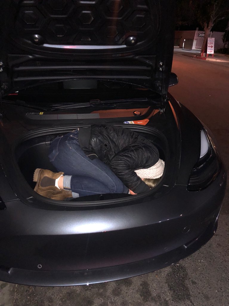 ninalaviva's tweet photo. When someone shows you their new Tesla, you obviously try to fit into the front trunk.
#tesla #teslamodel3 #frunkchallenge https://t.co/tyCw03Z6OZ