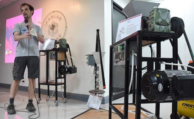 FabFndn's tweet photo. More news from the #FabLabNetwork! "Fab Lab Introduces Equipment to Recycle Plastic" https://t.co/0WezMrukzF via @sunstaronline | SunStar #Philippines #digitalfabrication @fablabupcebu #fablab #makerspace https://t.co/CpC1J7EP4G