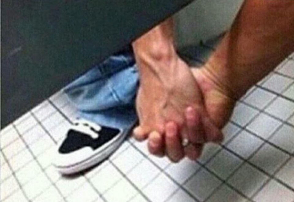davidtenninch's tweet photo. this is how Rhett and Link go to the bathroom https://t.co/6BWBtZOrcV