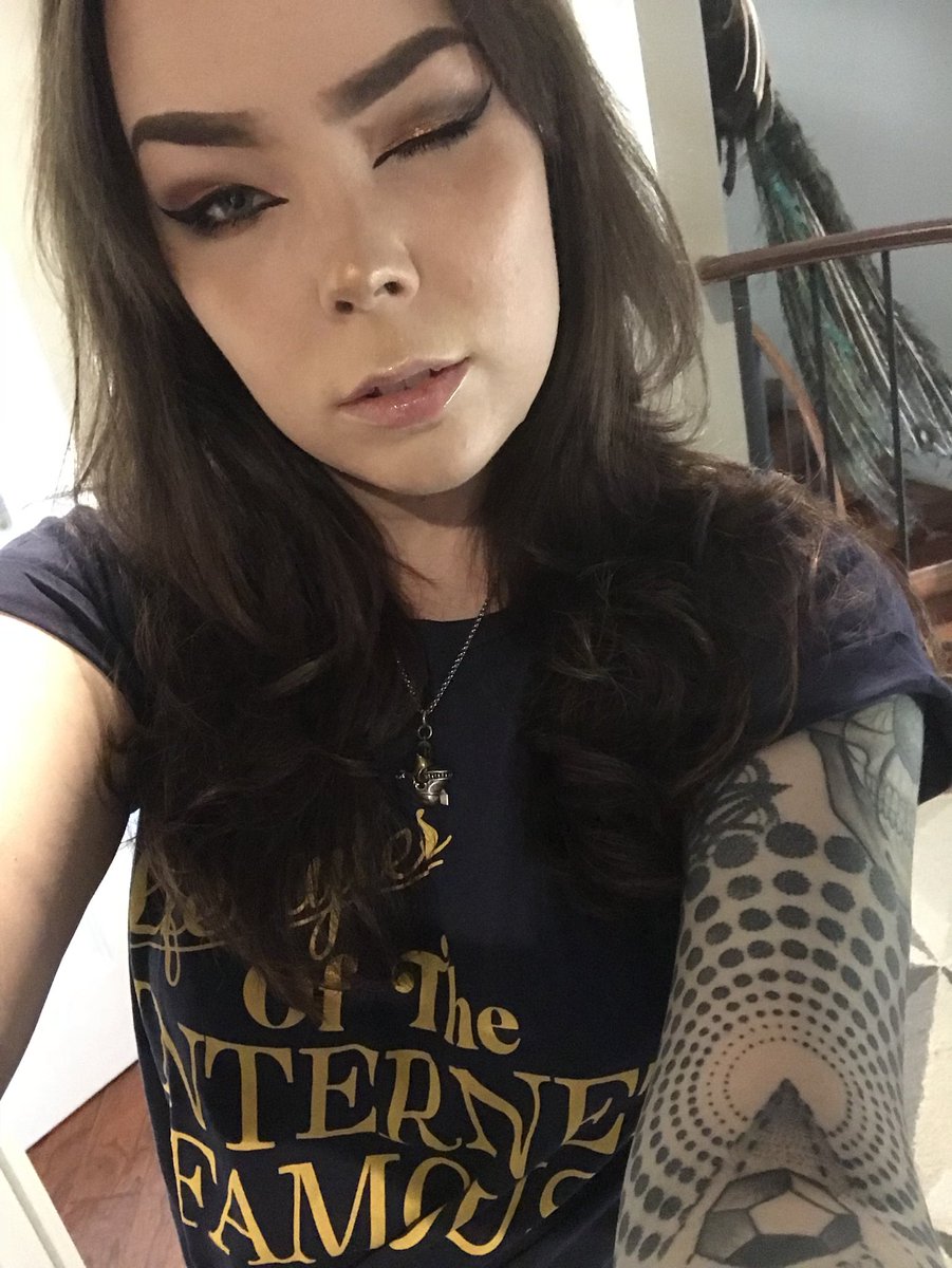 Mort3mer's tweet photo. Serving looks today. https://t.co/Qar7iLKhb0