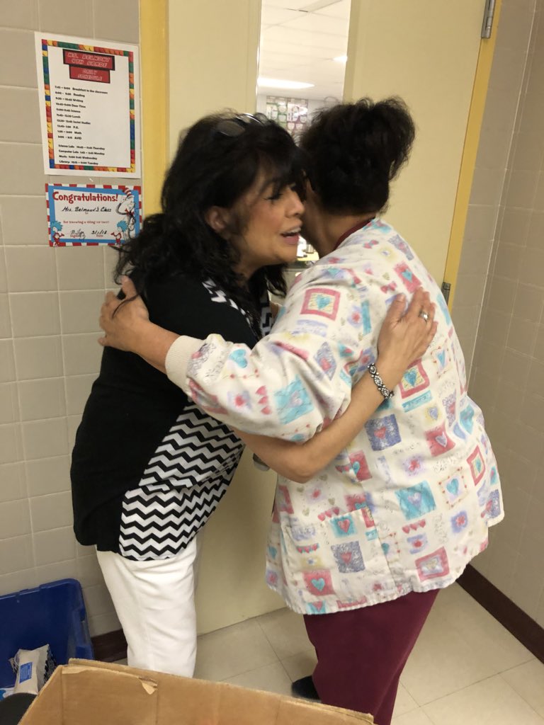 MLopez_TISD's tweet photo. Thank you Nurse Mejia for delivering goodies to our Hueco staff from Benefits Department!#TeamSISD https://t.co/5ADcl6uxXn