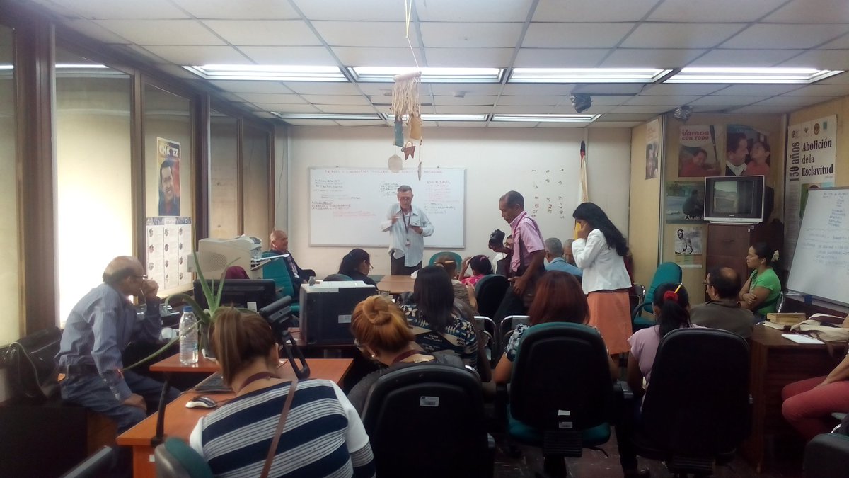 Interculturadc's tweet photo. Esto ocurrió durante la mañana de  hoy en el Conversatorio: Concepto de pueblo y etnia en la nueva constitución bolivariana #interculturalidad #pueblosdeamerica #conversatorio @ZonaEducativaDC https://t.co/3Yzyd5Tg7P