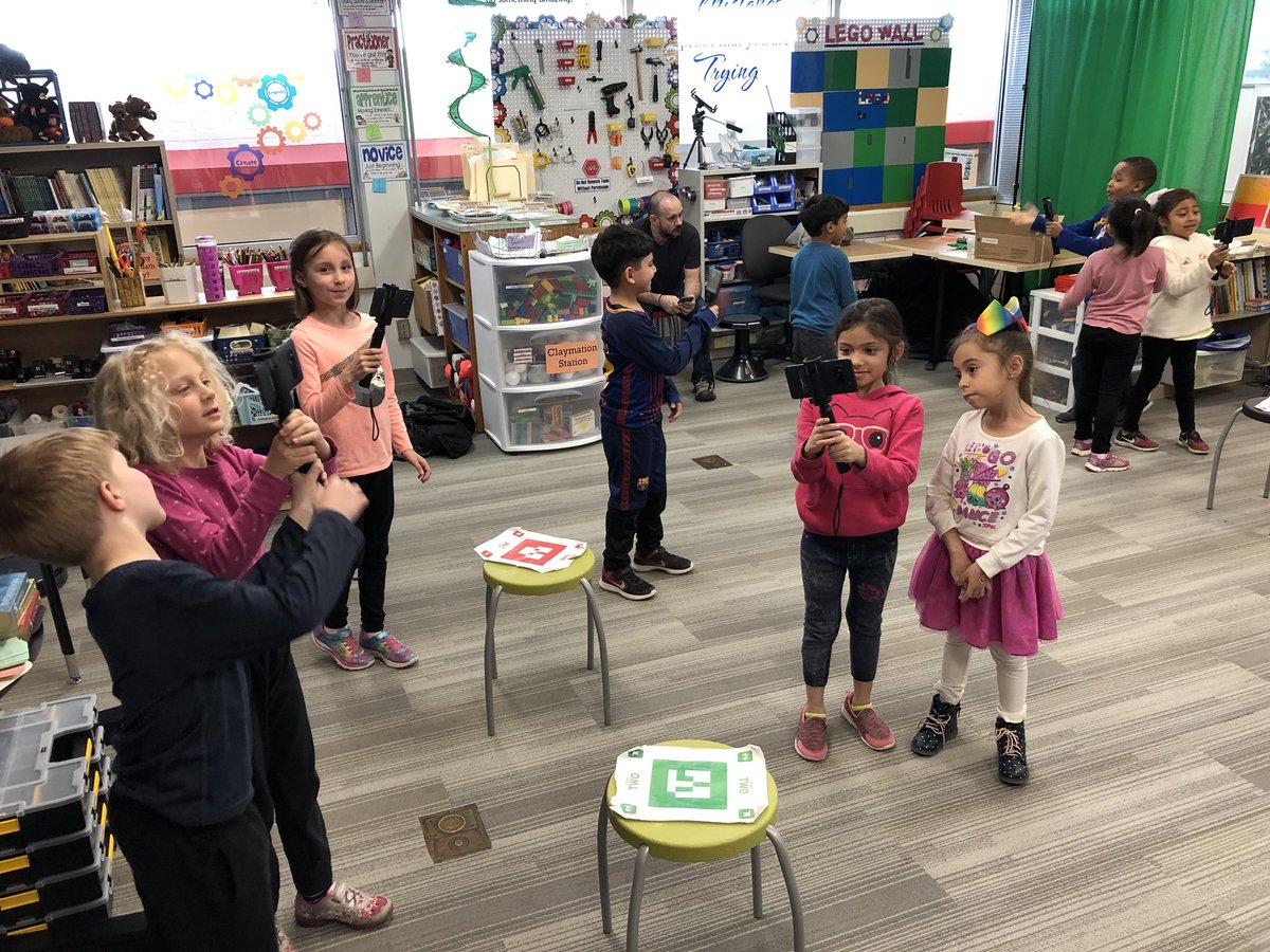 Ss experience augmented reality with <a href="/GT_Coach/">Coach GT</a> and #googleexpeditions <a href="/AbingdonGIFT/">Abingdon APS</a>