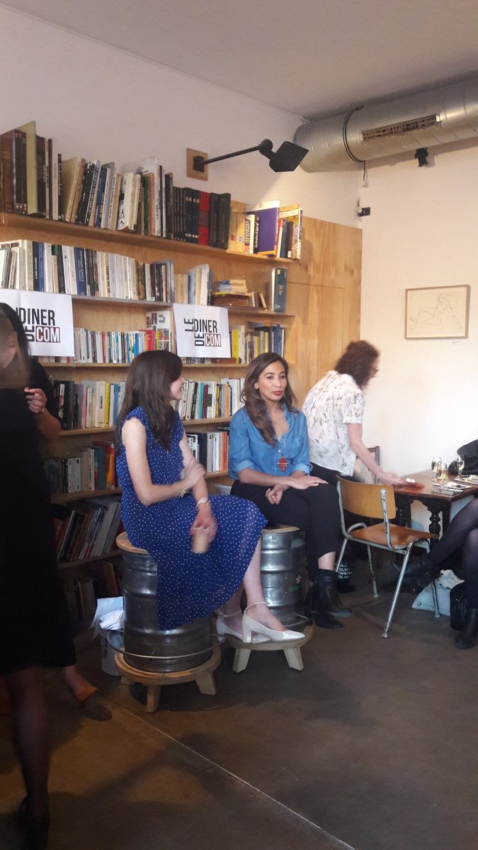 lukkolafede's tweet photo. Ce soir on suit le #DDC21 au sujet des #influenceurs avec @Soraya_Paris et @modeandthecity ! https://t.co/nJfz9EAfIV