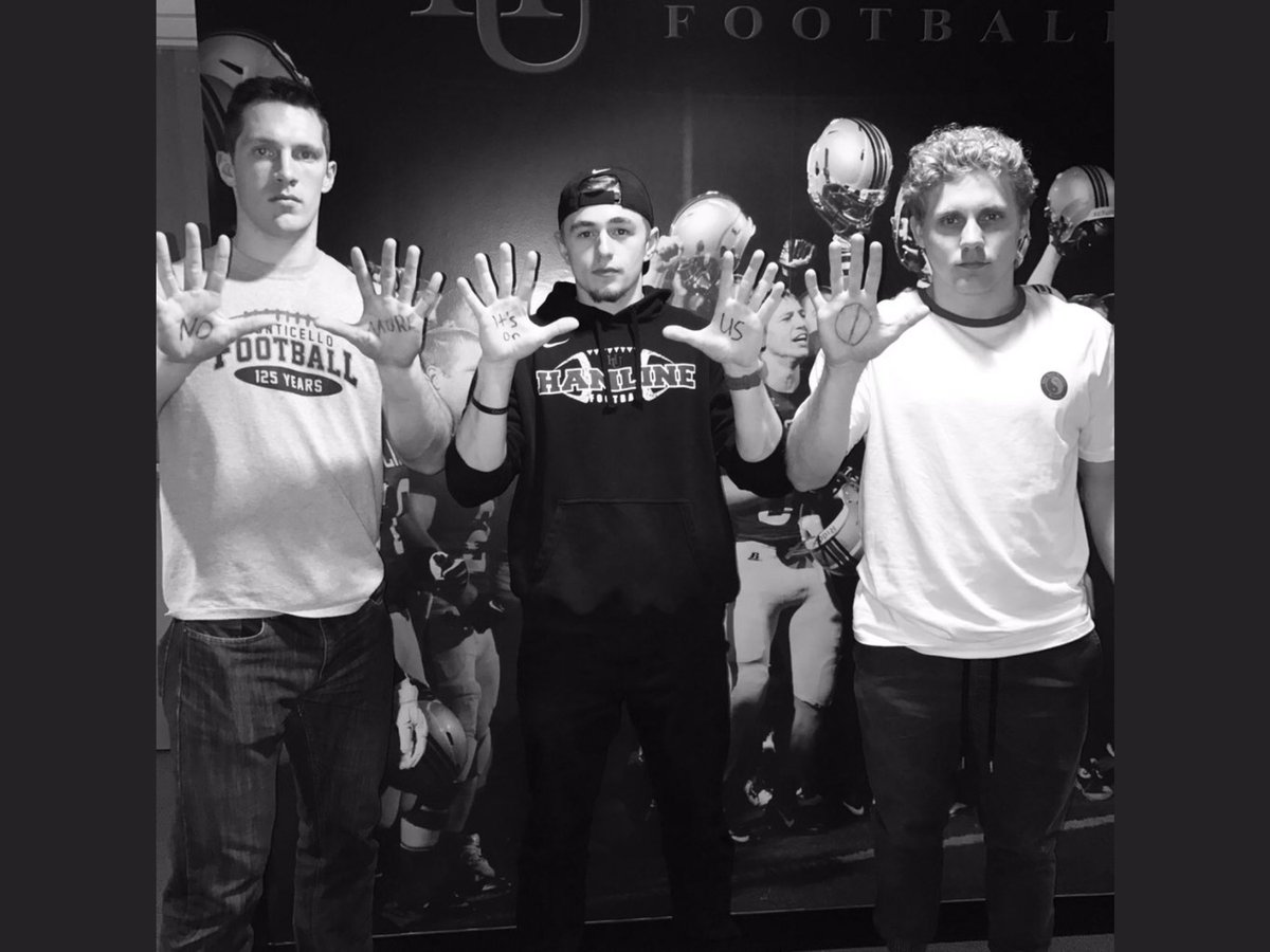 HamlineFootball's tweet photo. The Pipers are showing their support on Student Athlete Day of Action for sexual assault. #ItsOnUs #NoMore https://t.co/oCaIOFZbfi