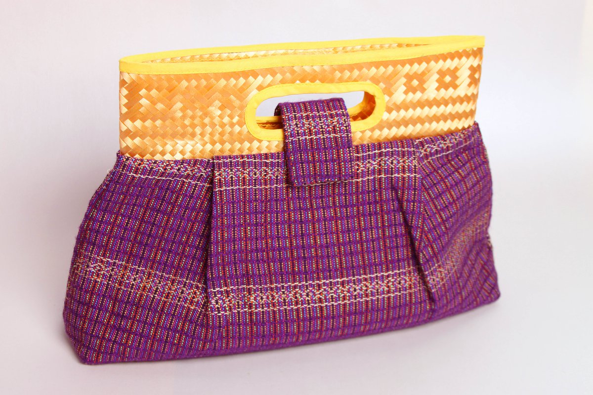 BazarFUSION's tweet photo. Ven el #FinDeSemana y disfruta de un #bazar lleno de #artesanias y talento nacional.
Del 20 al 22 de ABRIL dentro de @BazarFUSION
#SoniaNuzzo #MilagrosTextiles #Poua #joyeria #bolsos https://t.co/0QEdTWtzec