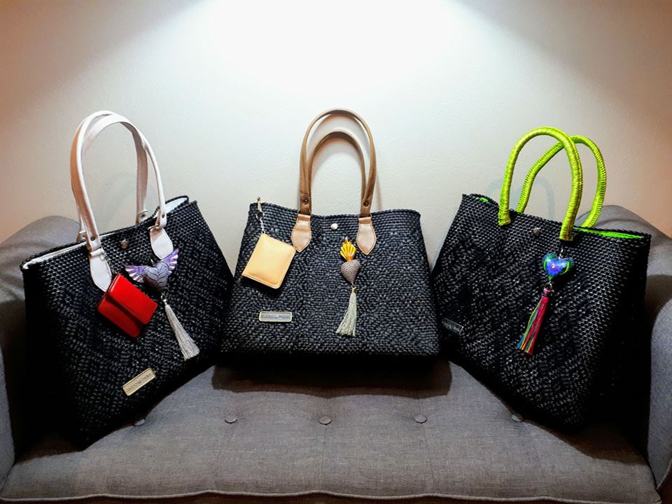 BazarFUSION's tweet photo. Ven el #FinDeSemana y disfruta de un #bazar lleno de #artesanias y talento nacional.
Del 20 al 22 de ABRIL dentro de @BazarFUSION
#SoniaNuzzo #MilagrosTextiles #Poua #joyeria #bolsos https://t.co/0QEdTWtzec