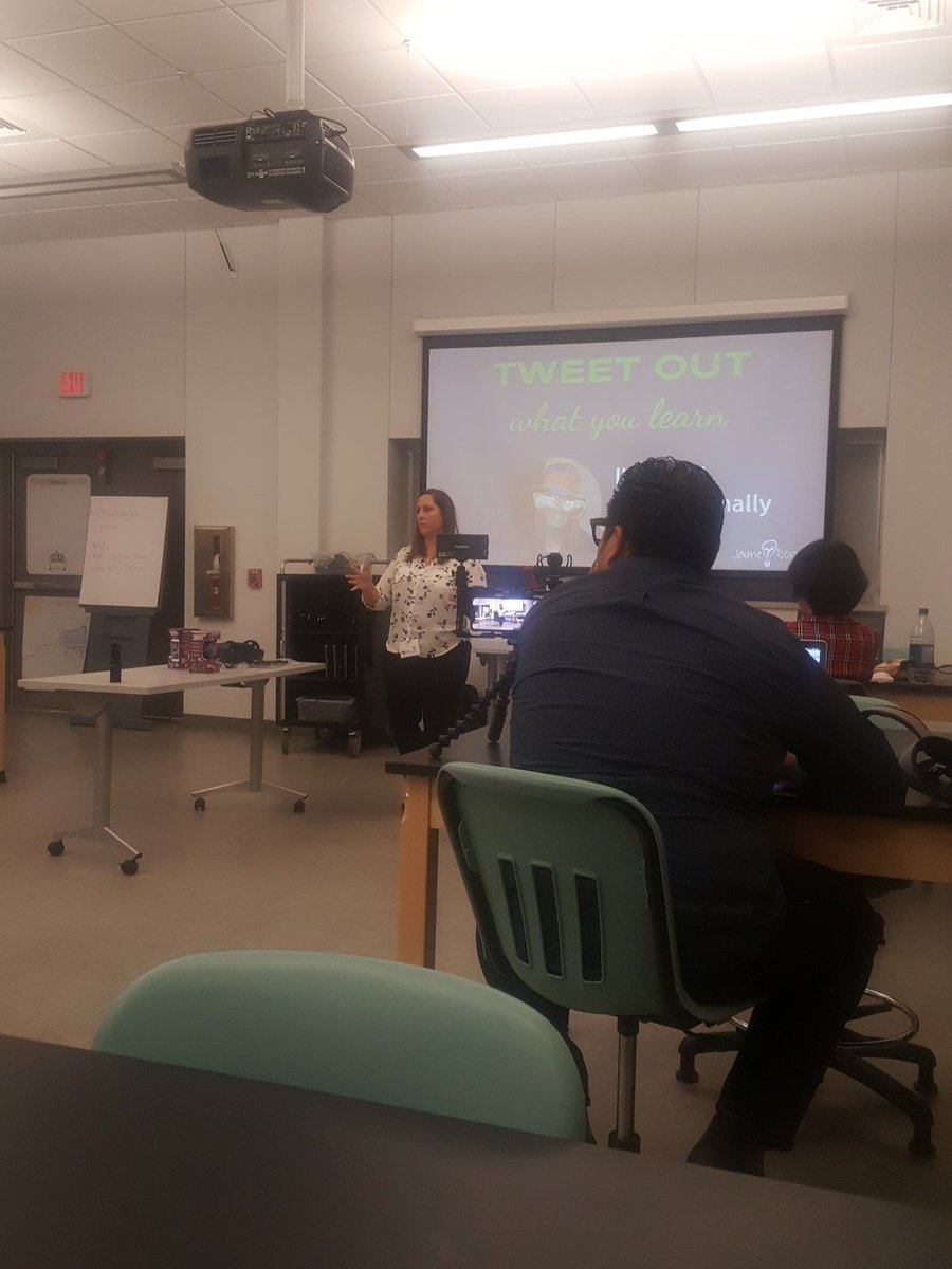 goldiloxeded's tweet photo. 360 fun #txsocialmedia @ESCRegion11 #PassthescopeEDU #tastyparadigms https://t.co/bjR4xpPIKi