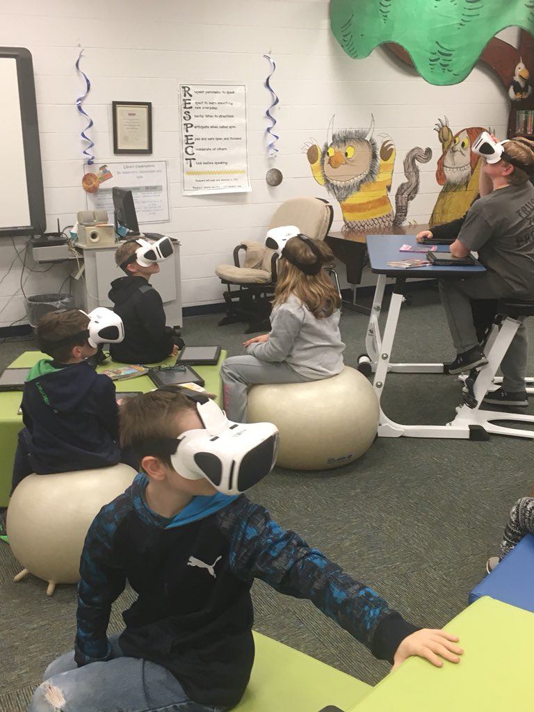 sullivanschools's tweet photo. Fourth grade students at SES on a virtual reality field trip exploring how animals see the world. @SSDILT https://t.co/O0Eq5Q2Hok