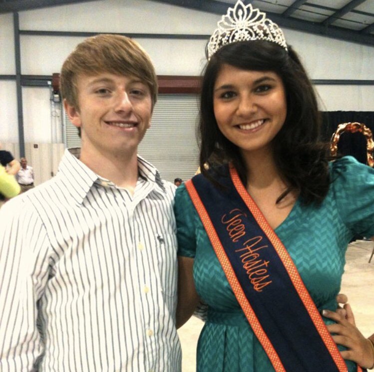 Karleedanielle4's tweet photo. Happy Birthday to my main man❤️ (Swipe to see that we fortunately get better looking over the years)🤷🏻‍♀️ https://t.co/Z7aEksbXoL
