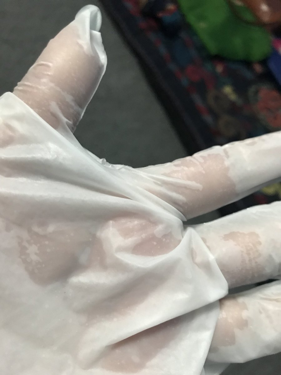 attabata's tweet image. @MyNykaa @ecoinnisfree what is the point of a hand mask if it doesn’t fit properly??!! #Masking #ProductDefect