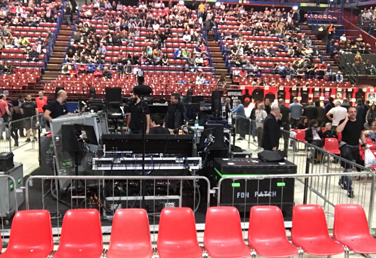 AnnaPompole's tweet photo. Sound check already done #RogerWaters #thewall #PinkFloyd #liveinMilan https://t.co/Idb04tgPGy