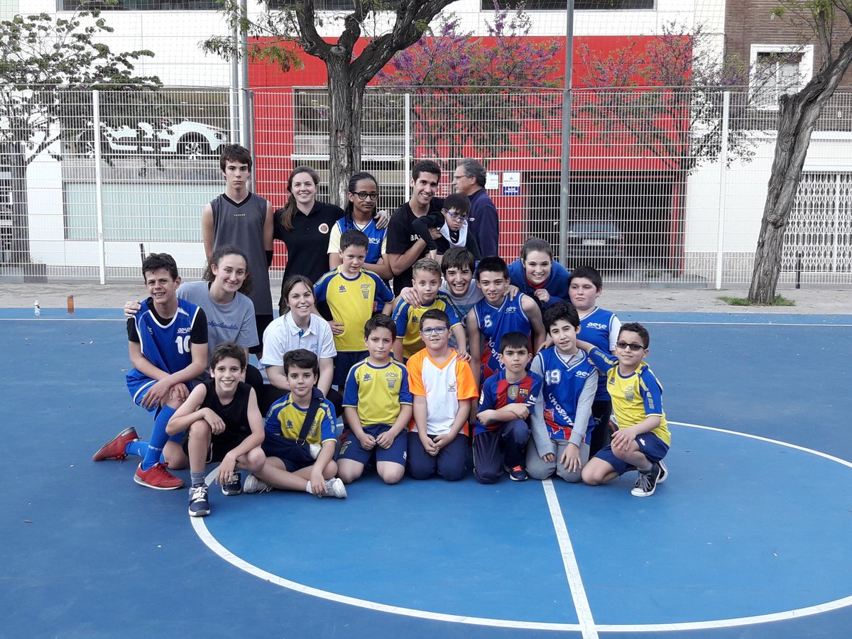PaulaMartinez6_'s tweet photo. Entreno molt "Màgic(s)" i molt especial per a mi amb dos dels equips dels que tinc la sort de formar part. Bons gestos, somriures i valors, molts valors. #PBM1 #Màgics @BASQUETAESE https://t.co/XAlzg37VkN