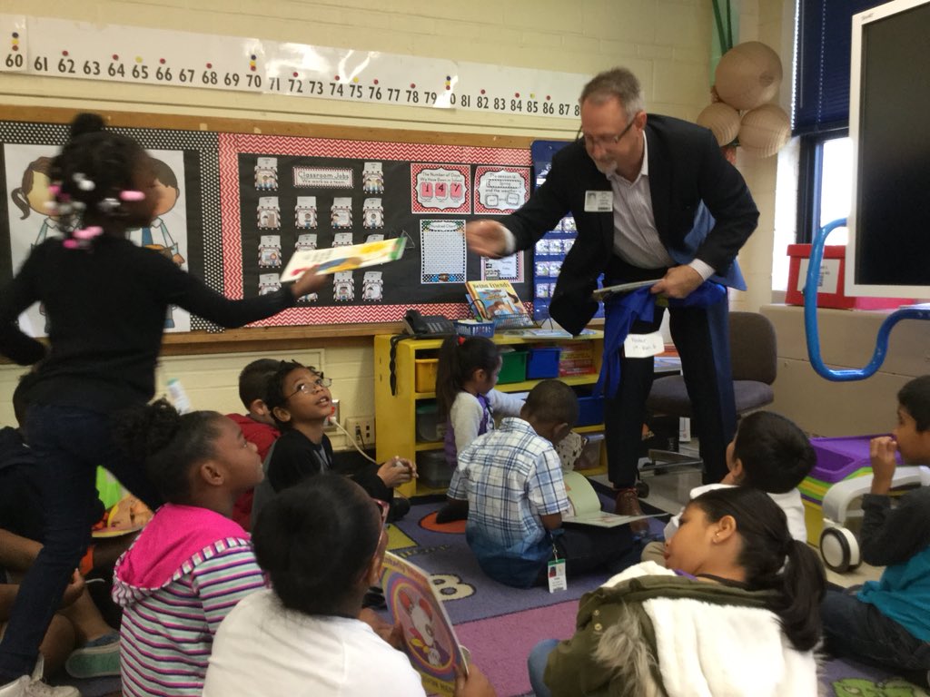 fosterfirsties's tweet photo. Thank you for the books! #lomagnet #wpsproud #RIF https://t.co/JAtqW1ryhF