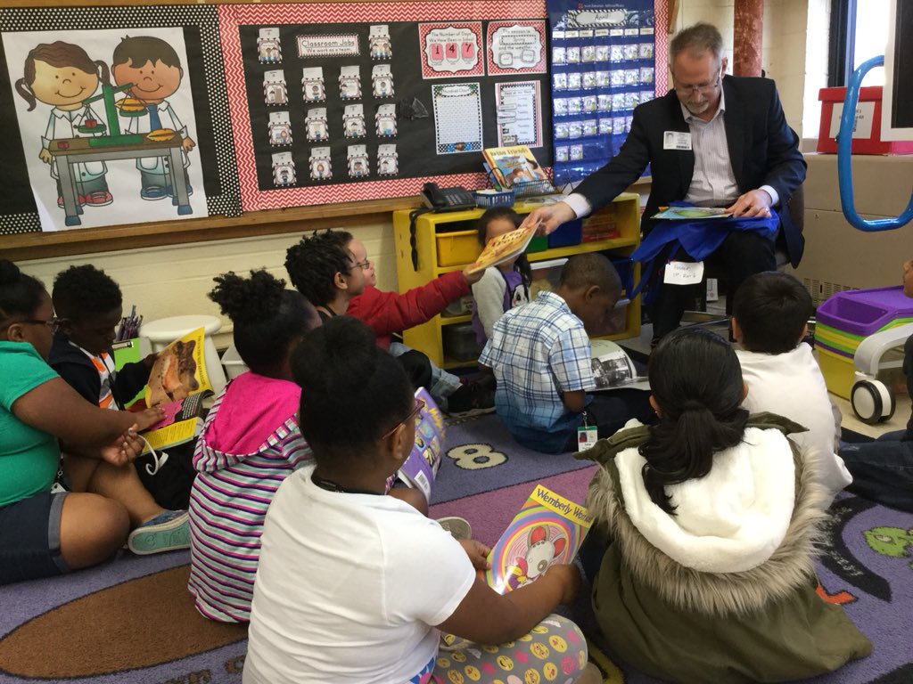 fosterfirsties's tweet photo. Thank you for the books! #lomagnet #wpsproud #RIF https://t.co/JAtqW1ryhF