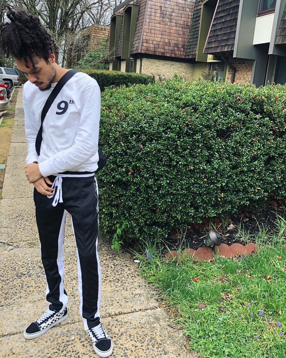 Sparkheem's tweet photo. I never do these.... #RIPMARCUS #RIPBIGGEE #RIPREGGIE #RIPLOCS #FREESOLO #FREEOOZINDAWG #FREEBEANS #FREEMADUKES 💒 https://t.co/2GYcgzR3t2