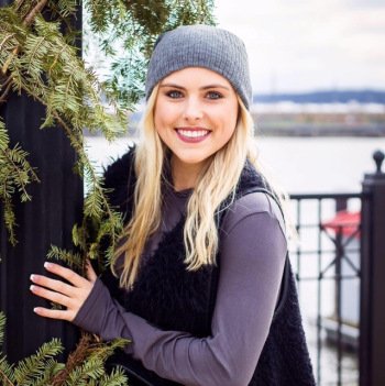 UTAustinSHE's tweet photo. Congrats to nutrition senior Peyton Travis for winning the @HEB Award for Excellence in Public Health, Nutrition or Biomedical Sciences at the @TexasScience Undergrad Research Forum! #UTResearchWeek https://t.co/L6JnSIz3tm