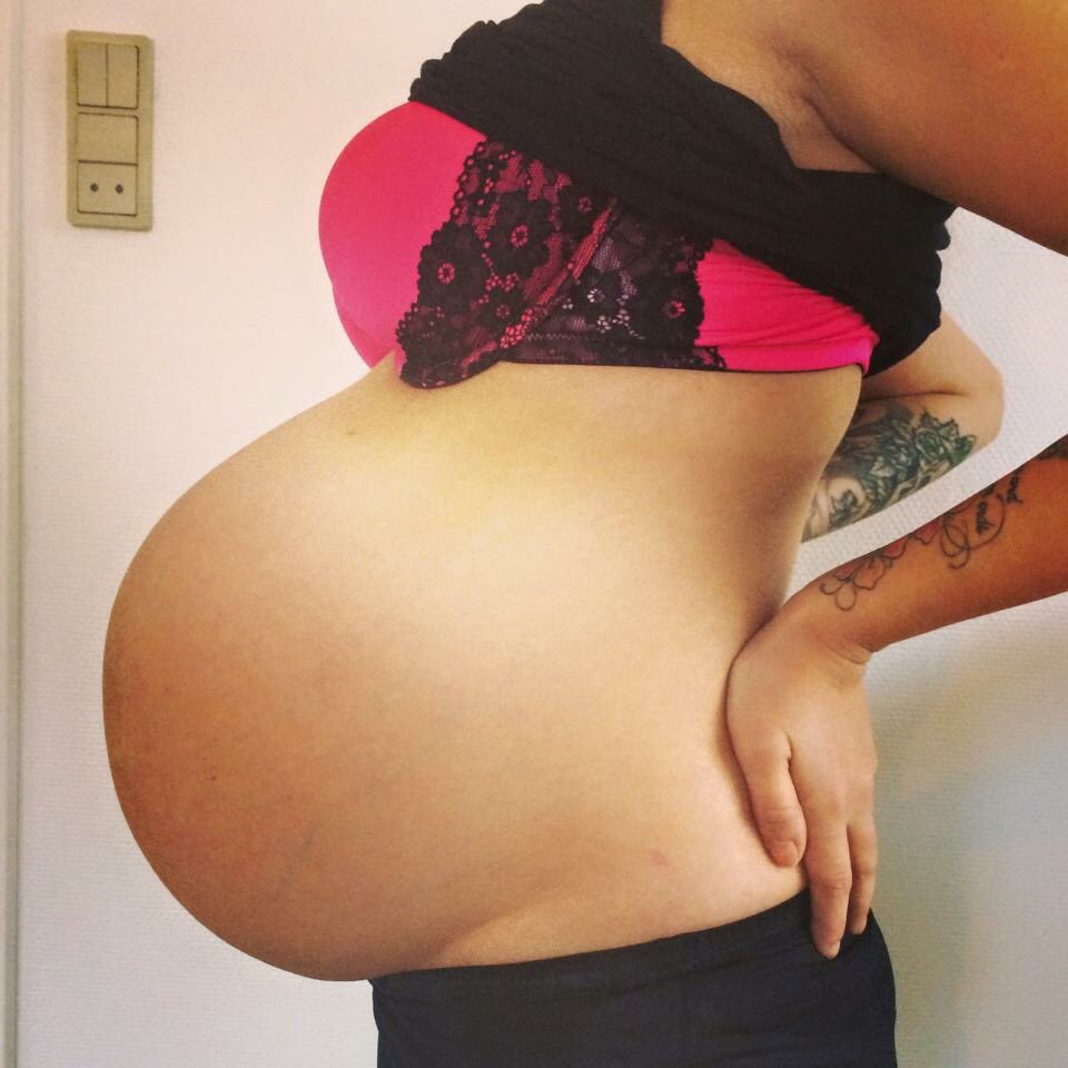 MissChrissyDJ's tweet photo. @ChelseaHouska I miss my baby bump 😭🌸 over three years ago now 😭 https://t.co/4MBO4lyoXV