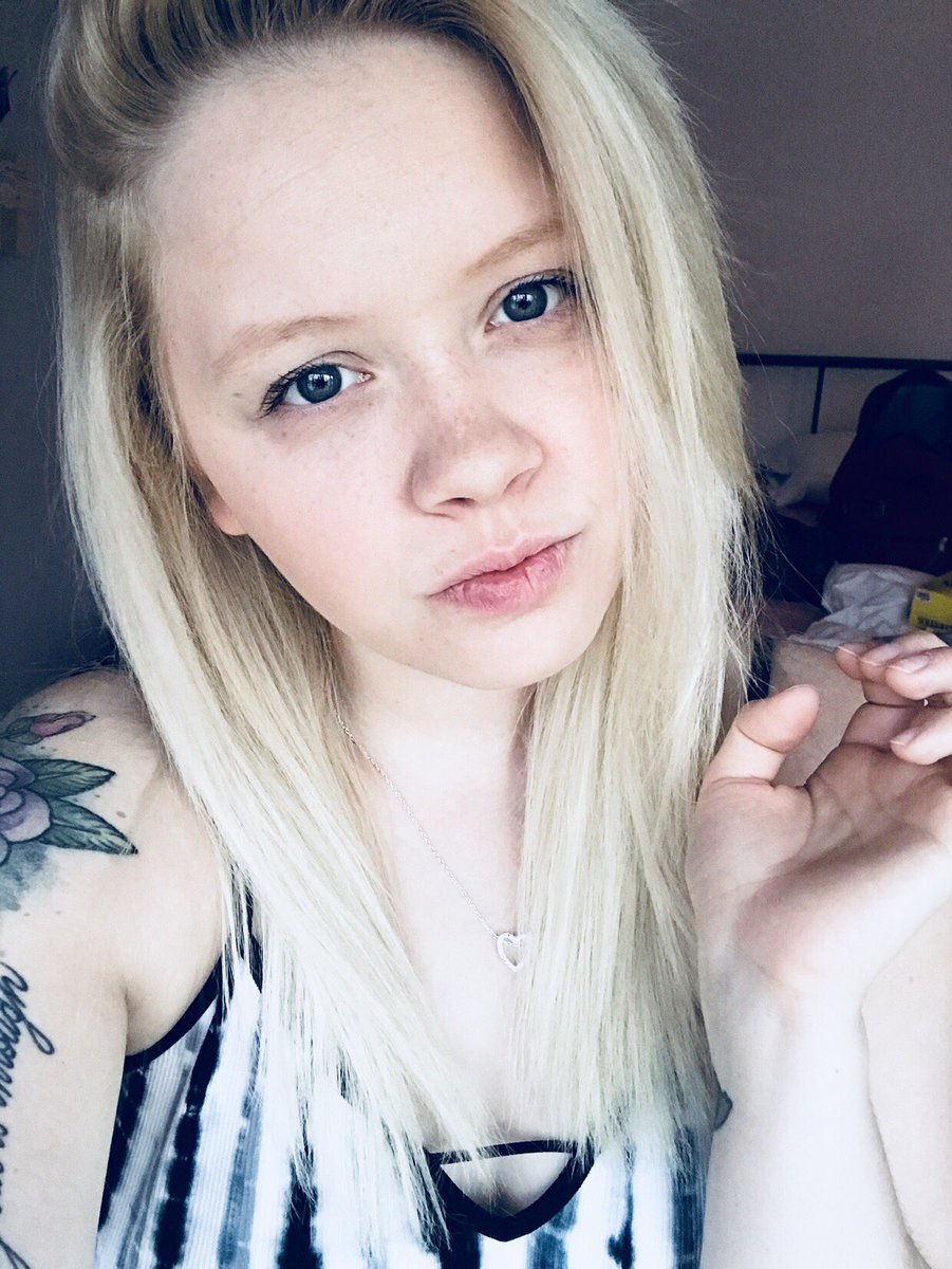 spiffystef's tweet photo. Some high schooler I just met compared me to @AspynOvard and I’m literally melting. It’s my DREAM to be told I look/act like her 💕👏🏻 https://t.co/iJJC1JXjVE