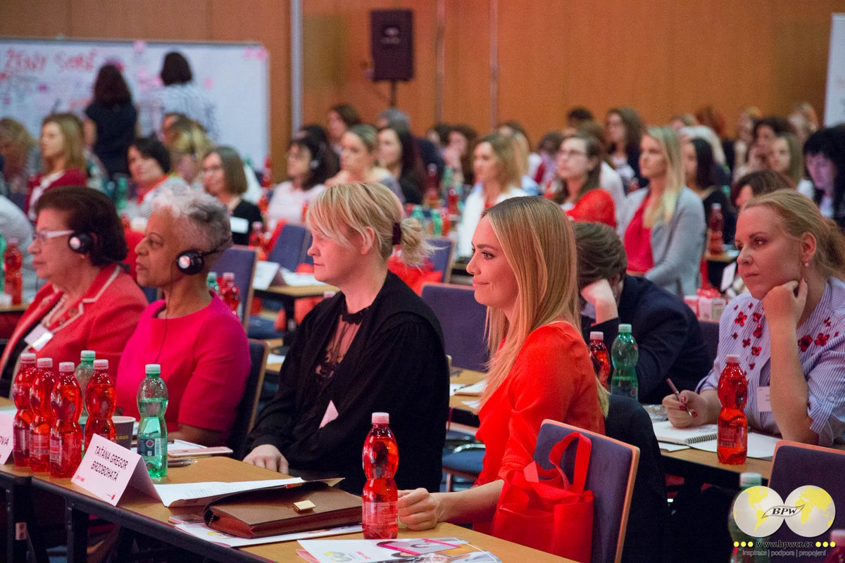 day_cz's tweet photo. Nestihli jste páteční konferenci a dnes večer máte trochu čas? Podívejte se na záznam dopolední části konference. Přejeme vám příjemné sledování! https://t.co/9oW7iNOqYV https://t.co/RdHW6hlVdD