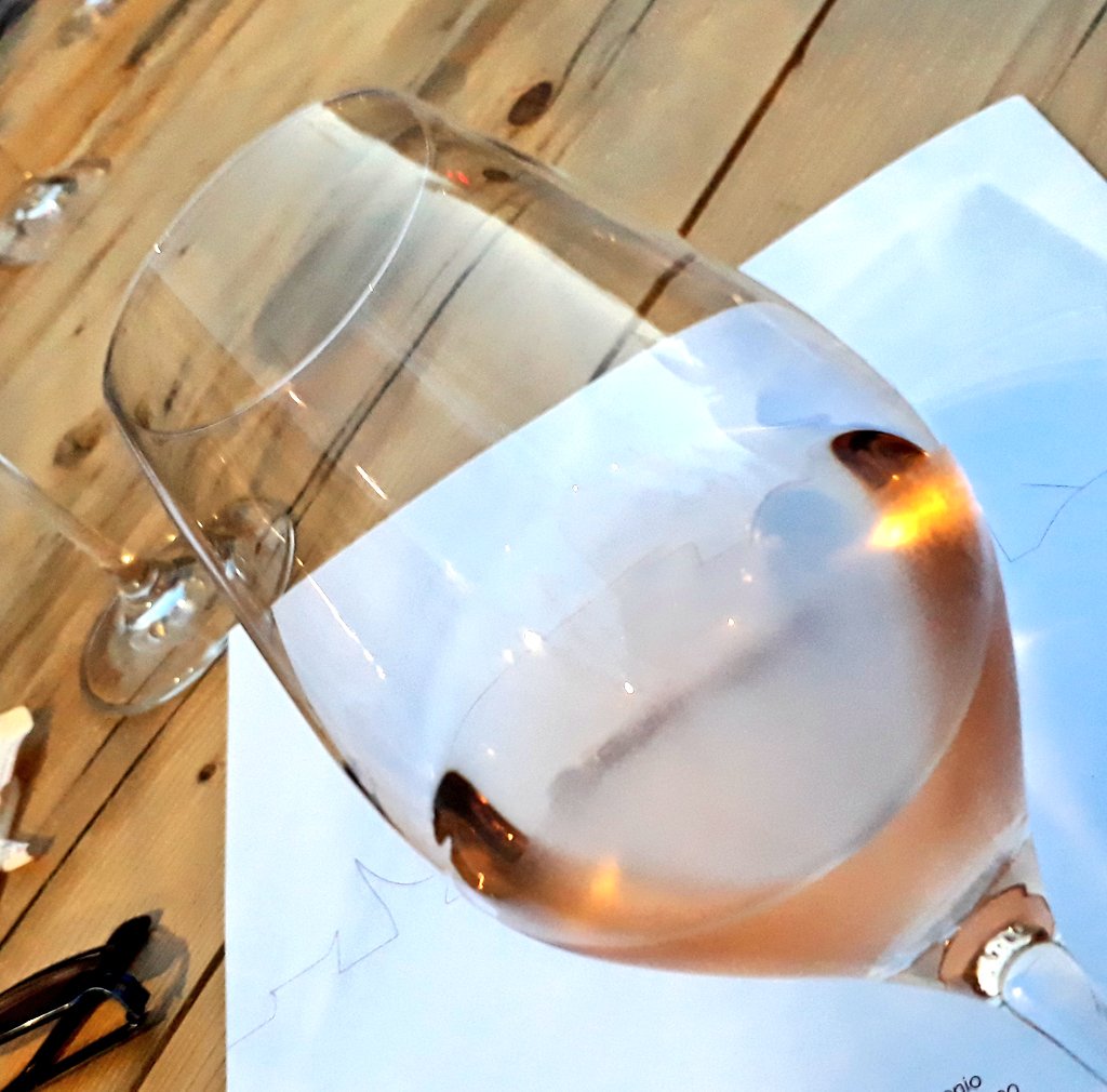Marco_K18's tweet photo. #NoiInLaguna #MDW18
#WhiteMùl #chardonnay + 
#cabernetsauvignon 2016: 
Ciliegia con una bella acidità. Chiedete a @Danielcanzian
@RistoDanielMil @Impagliando https://t.co/QhY0aL37qU