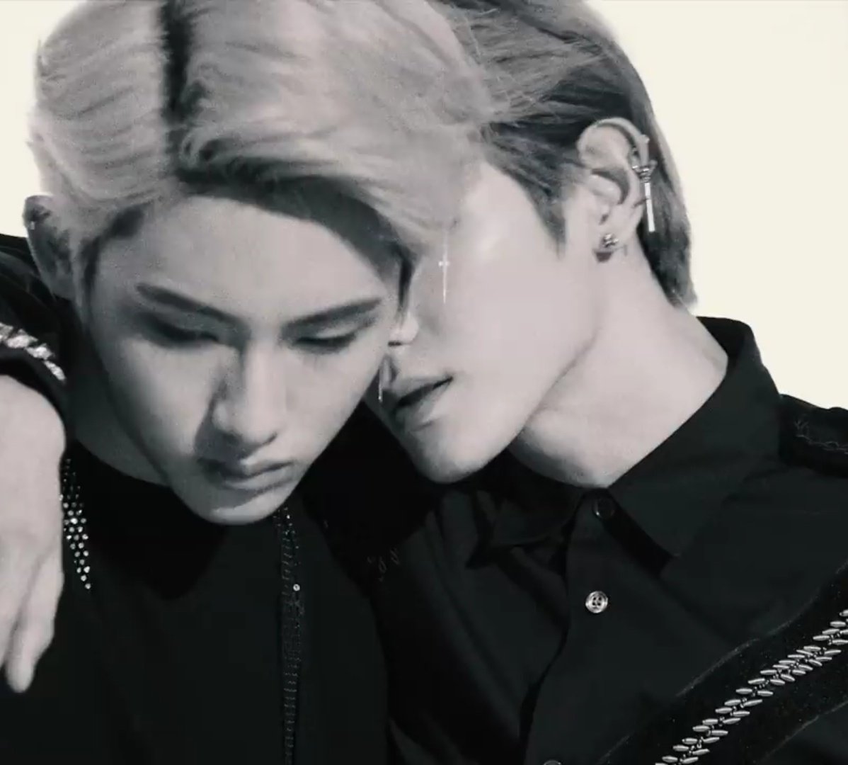 ObsessionTaeWin's tweet photo. 180417 NCT in the House

The great seducer 'TaeWin'😇️

#태용 #윈윈 #태윈 #taewin #TAEYONG #WINWIN #NCT127 #NCT #BLACKONBLACK https://t.co/Ff9CGVeHaK