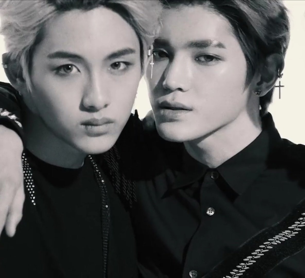 ObsessionTaeWin's tweet photo. 180417 NCT in the House

The great seducer 'TaeWin'😇️

#태용 #윈윈 #태윈 #taewin #TAEYONG #WINWIN #NCT127 #NCT #BLACKONBLACK https://t.co/Ff9CGVeHaK