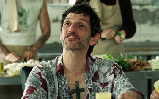 Como Etcétera, no filme "Estômago", de 2007! Em 2016, o longa entrou para a  lista dos 100 melhores filmes brasileiros da @Abraccine.