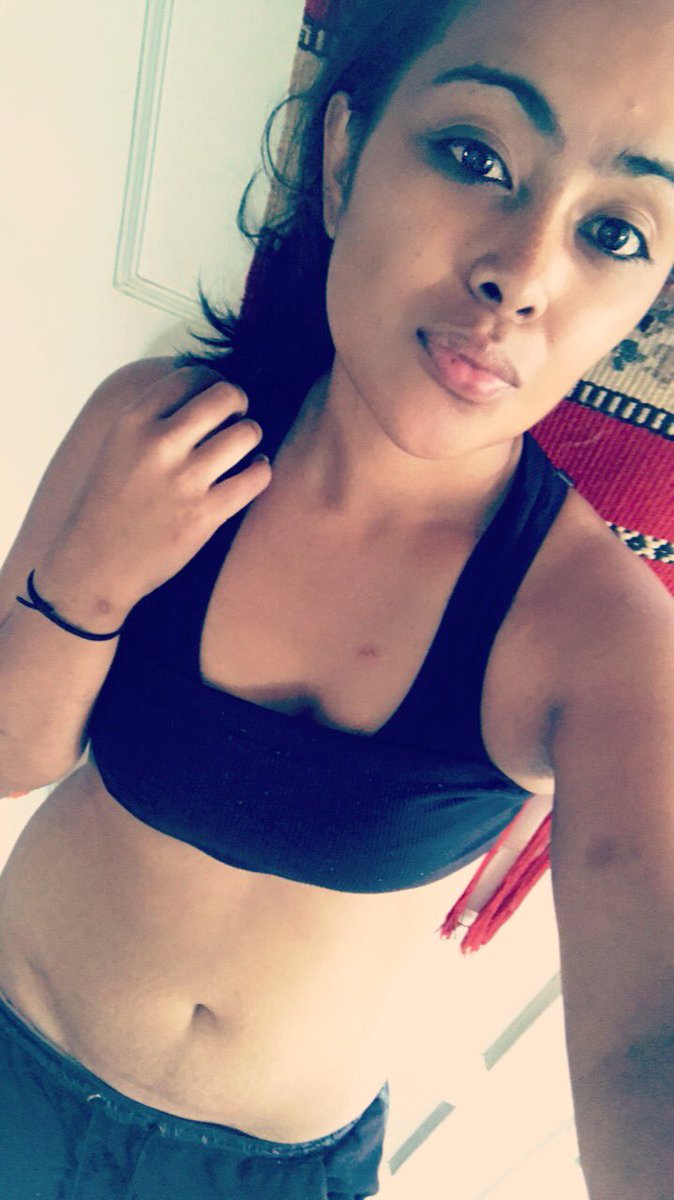 Your_Qween_JoJo's tweet photo. I WANT LIGHT ABS😍😆Haven’t gained or lost nun, since INTERMEDIATE. Had the pregnancy belly and weight of 175 but dropped back down to my INTERMEDIATE school weight☺️
#fitness #needabs #neverlose #didntgain #weightloss #fit #BuildYourBody #bodypositive #healthy https://t.co/OncfLn0qQG