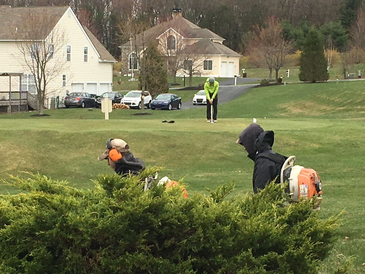 Brrr!!! Preparing to shoot a new PLC show today, not too cold for the golfer!!!