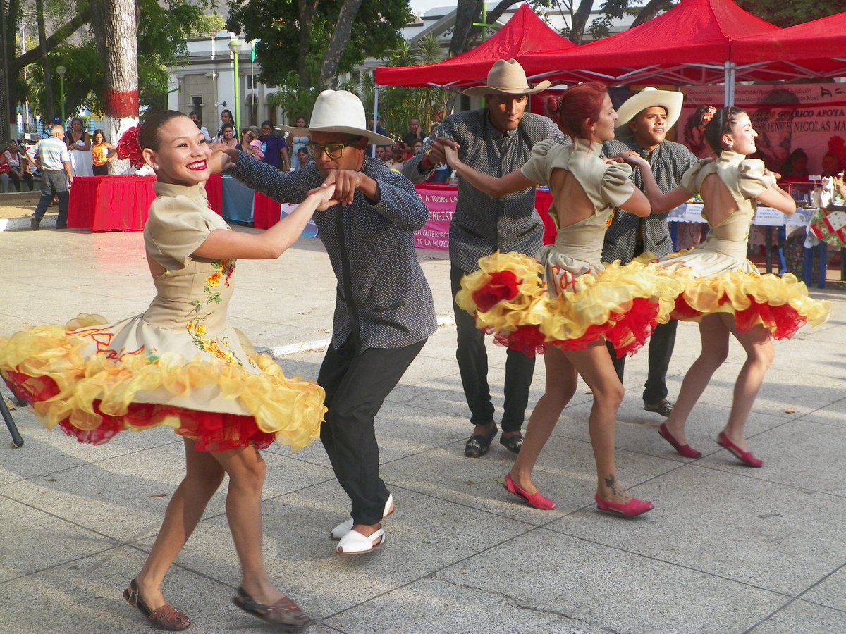v_fundaculgua's tweet photo. Gobierno Bolivariano liderado por el Gob. @josemvasquez inicia Plan de Promoción Cultural
Denominado “Guárico Expresión Fiesta y Tradición”
Lugar #Plazas de los 15 Municipios #Mircoles #18 #Hora2:00 https://t.co/VxTXTV1gw0