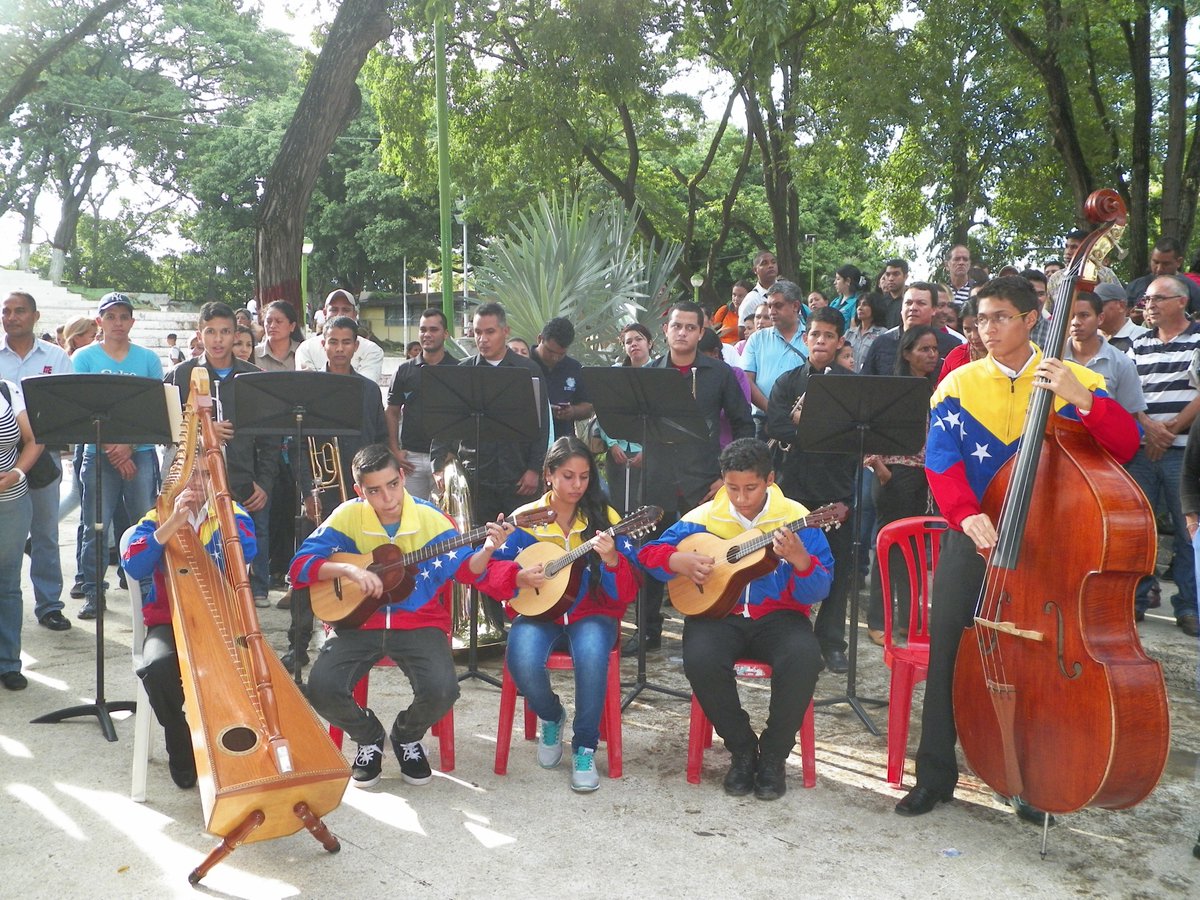 v_fundaculgua's tweet photo. Gobierno Bolivariano liderado por el Gob. @josemvasquez inicia Plan de Promoción Cultural
Denominado “Guárico Expresión Fiesta y Tradición”
Lugar #Plazas de los 15 Municipios #Mircoles #18 #Hora2:00 https://t.co/VxTXTV1gw0