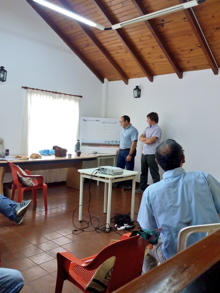 NutrienIyDSurAR's tweet photo. ➡️Hoy acompañamos a @ASP_Mechita en la Charla Técnica sobre malezas problemáticas en la región. 

Felicitaciones @ASP_Mechita. https://t.co/QrgiY9ZnU4
