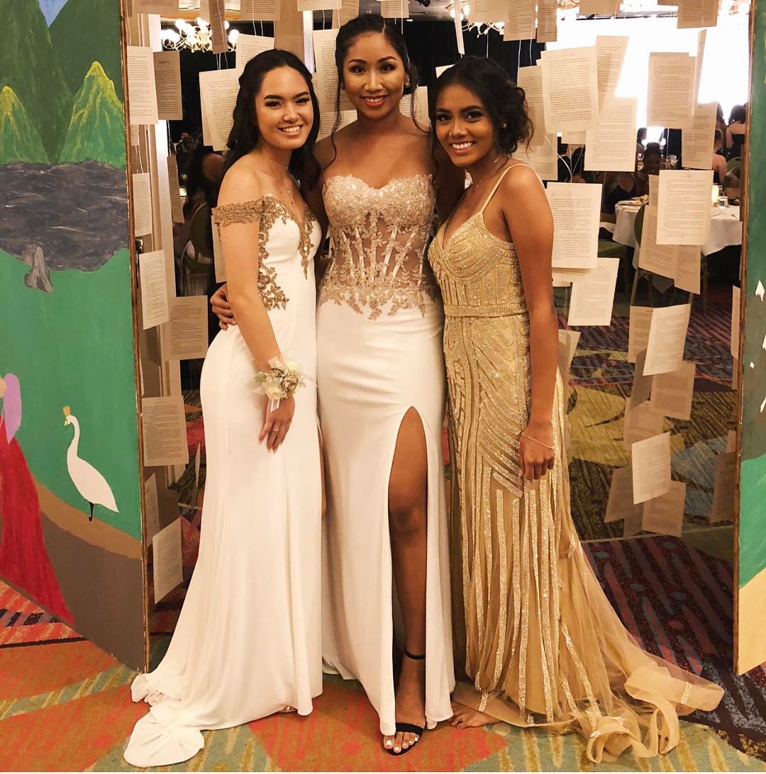 glscollective's tweet photo. Who you make memories with on the weekend is who you'll forget with on #promnight 😂🎉#ElizabethK #promsquad #promgoals #dresses #promdress2018
Shop Elizabeth K: https://t.co/z6xRWShGMz @promgirlxo @newyorkdress @castlecouture @theultimate @peachesboutique @blossomsdress https://t.co/NlJhWwymdG