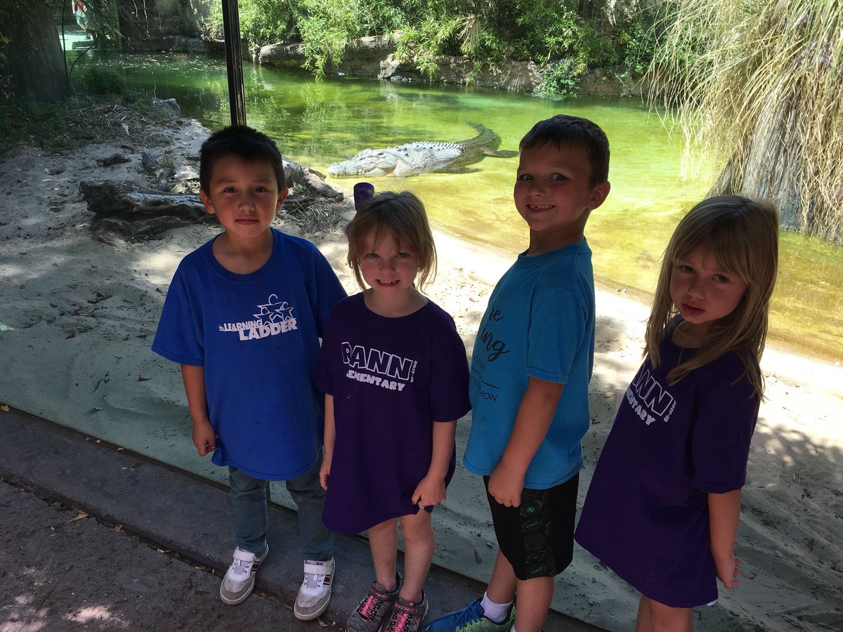 deckinderteach's tweet photo. Real distance learning at the Ft. Worth Zoo with Mrs. Ragle’s Kindergarten!! #Rannlearns @DISDRann https://t.co/ykLfEPfMud