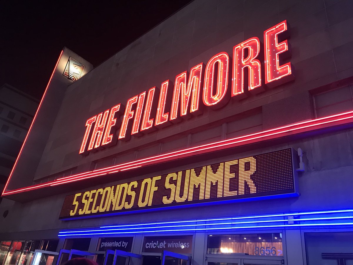 sparks5sos's tweet photo. Missing @5SOS :( last week @ #5sos3silverspring https://t.co/nZaW39HSTS