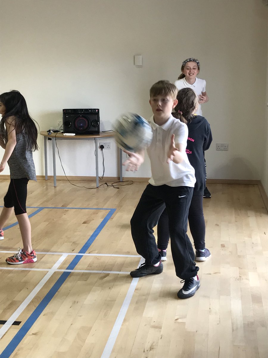 southdaleps's tweet photo. P5-7 worked well together in PE this afternoon.  #controltheball #safespace #keepingfit https://t.co/8vnnzq8pTu
