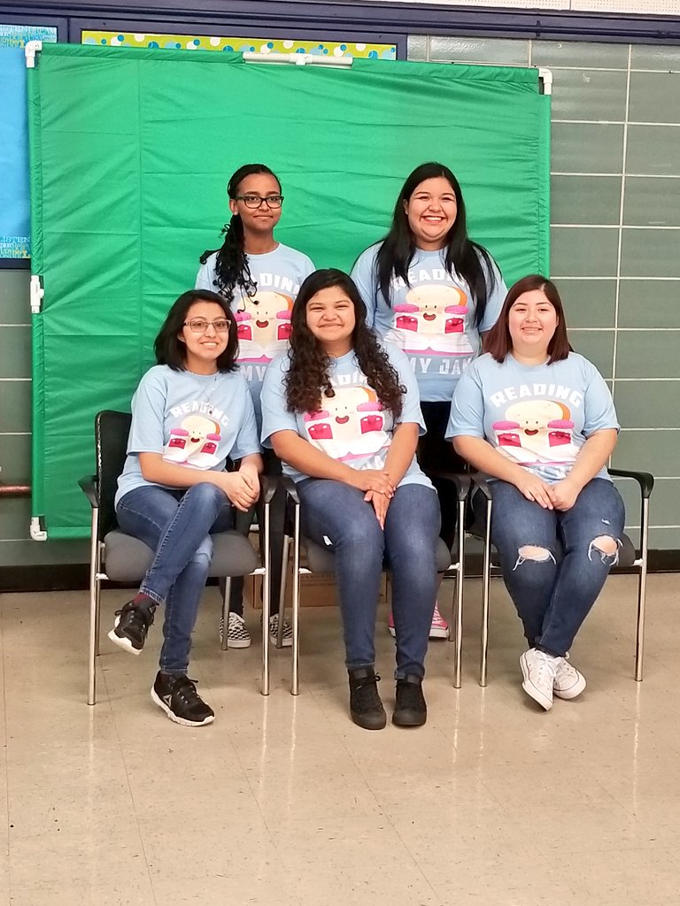 chsLOBOlibrary's tweet photo. Yay! #NameThatBook Club advances to Finals! Congratulations! #ReadingIsMyJam 📚🍞🍓#hisd #library #hisdlibrariesnow #wearechavez #loboliteracy https://t.co/DK7M7DyaT5