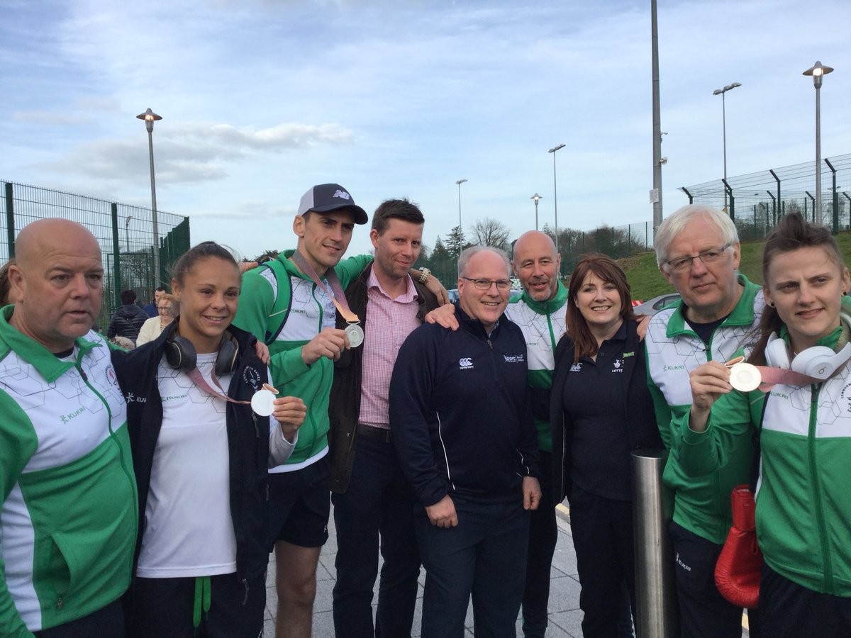 _SportNI's tweet photo. Welcome home @GoTeamNI! Fantastic to see athletes and support staff return from @GC2018 with 12 🏅🏅Congratulations to all for your hard work, determination and team spirit! #sharethedream #commonwealthgames https://t.co/s3RVUjQD1O