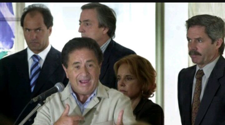 En esta imagen tenés a 4 ex GOBERNADORES.

2 fueron PRESIDENTES.

Los 4 fueron parte del MENEMISMO, del DUHALDISMO y el KIRCHNERISMO!!

Y todos juntos se hicieron llamar siempre PERONISTAS!!! El CÁNCER de la ARGENTINA!!!

TODOS NARCOS!!

#MagarioRENUNCIA 💪