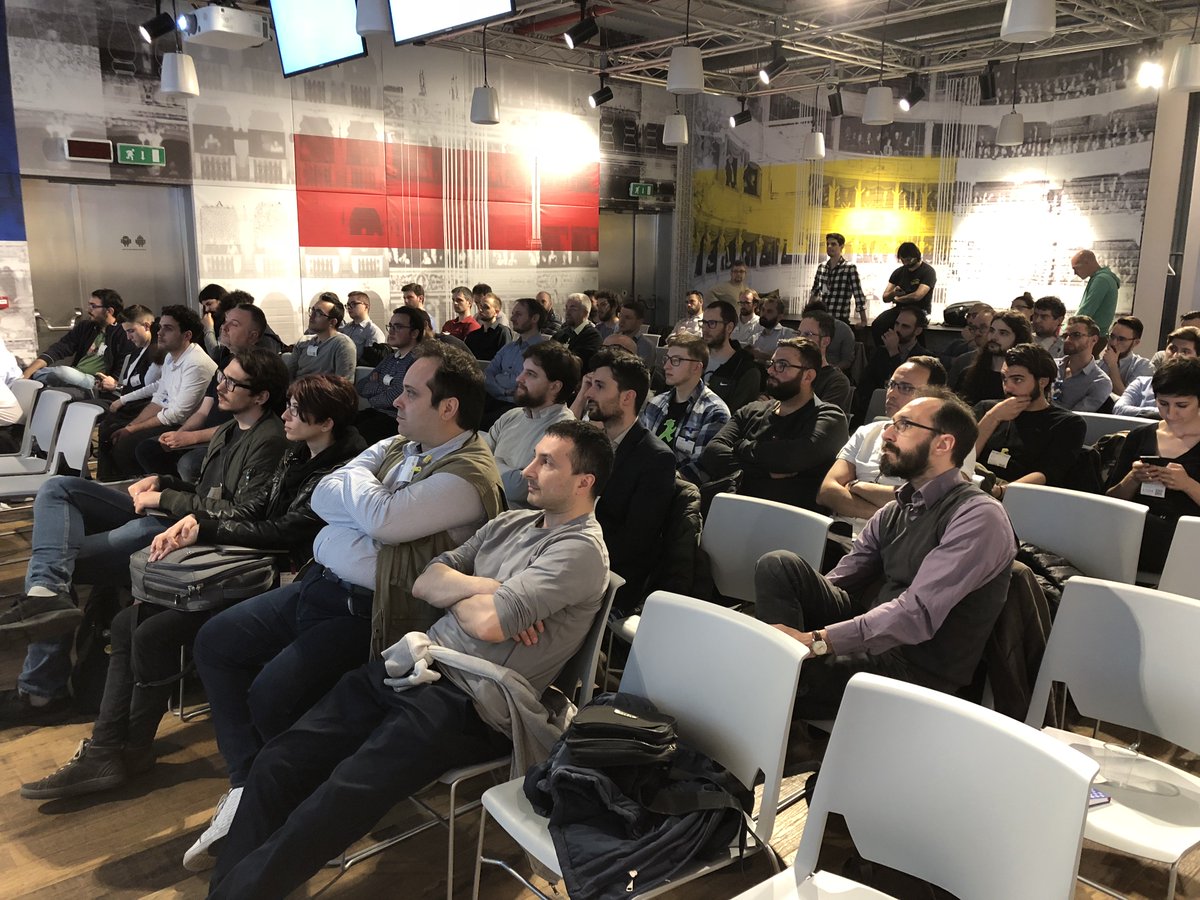 Milano_JS's tweet image. Cosa vi siete persi non venendo al #MilanoJS con @Zizzamia da @Google ? #performance #ricchipremi e #bellaggente